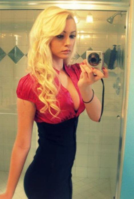 slatka plavuša selfi